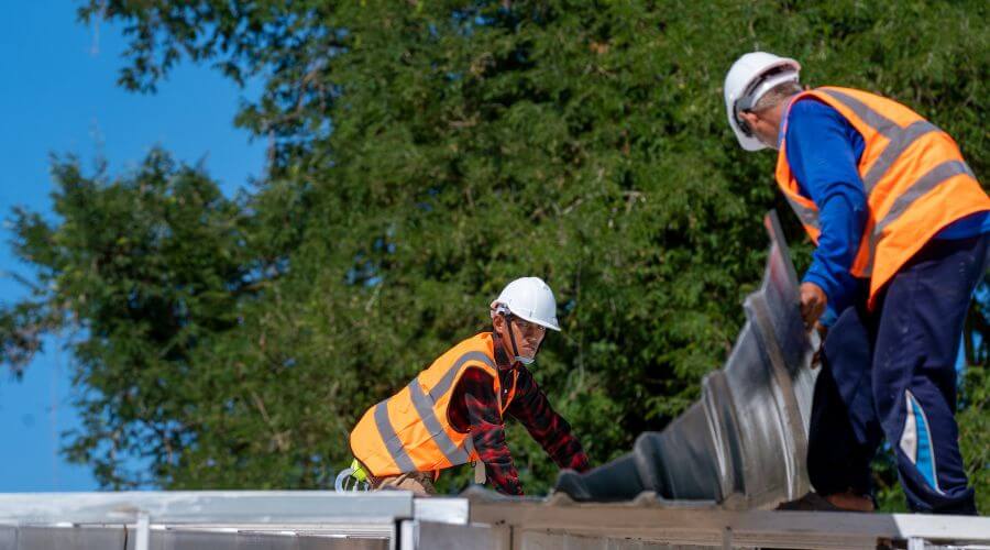 Professional gutter cleaning in Derby, CT